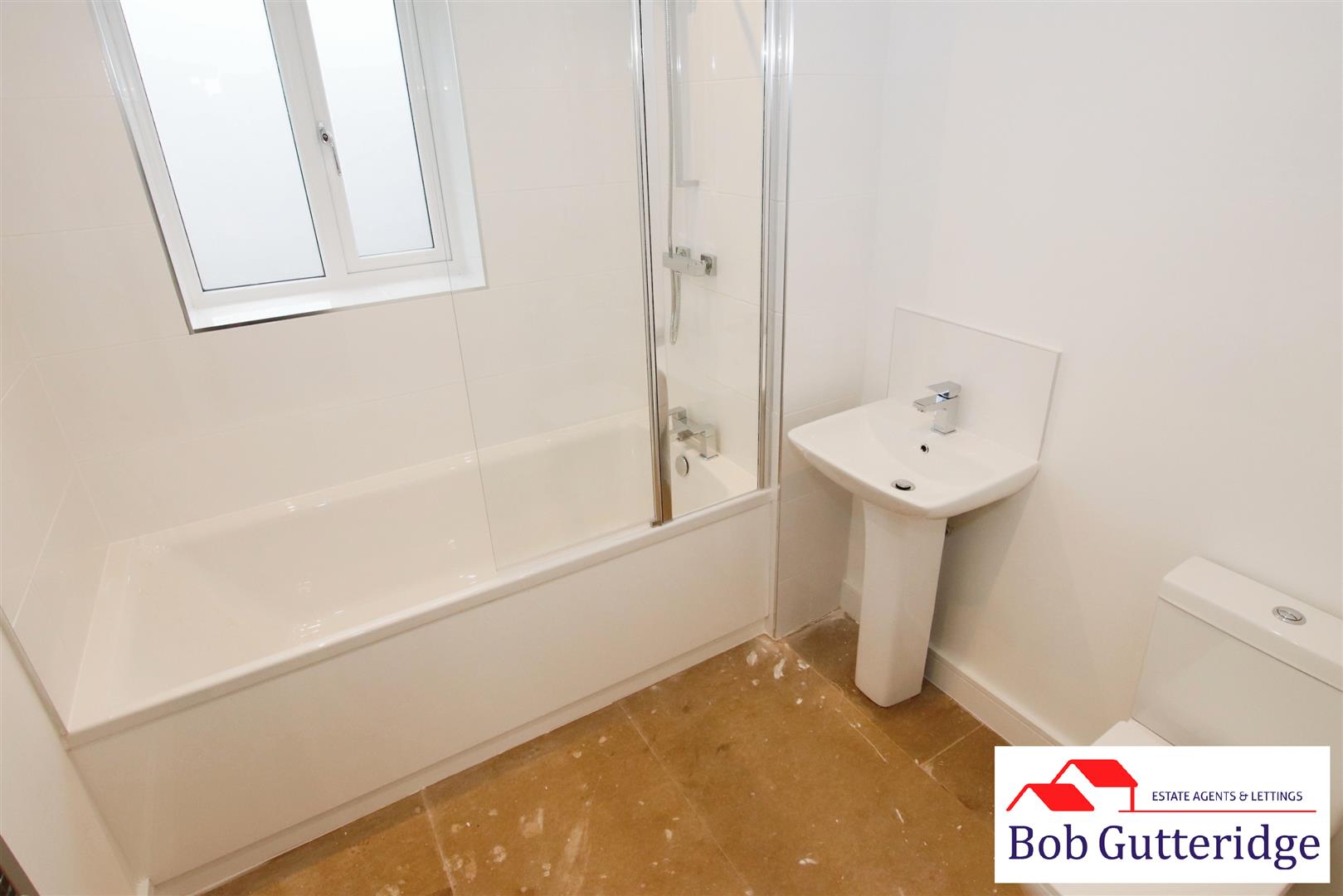 EN-SUITE SHOWER ROOM